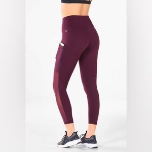 Fabletics Mila On-The-Go PowerHold High-Waisted Capri - Size L